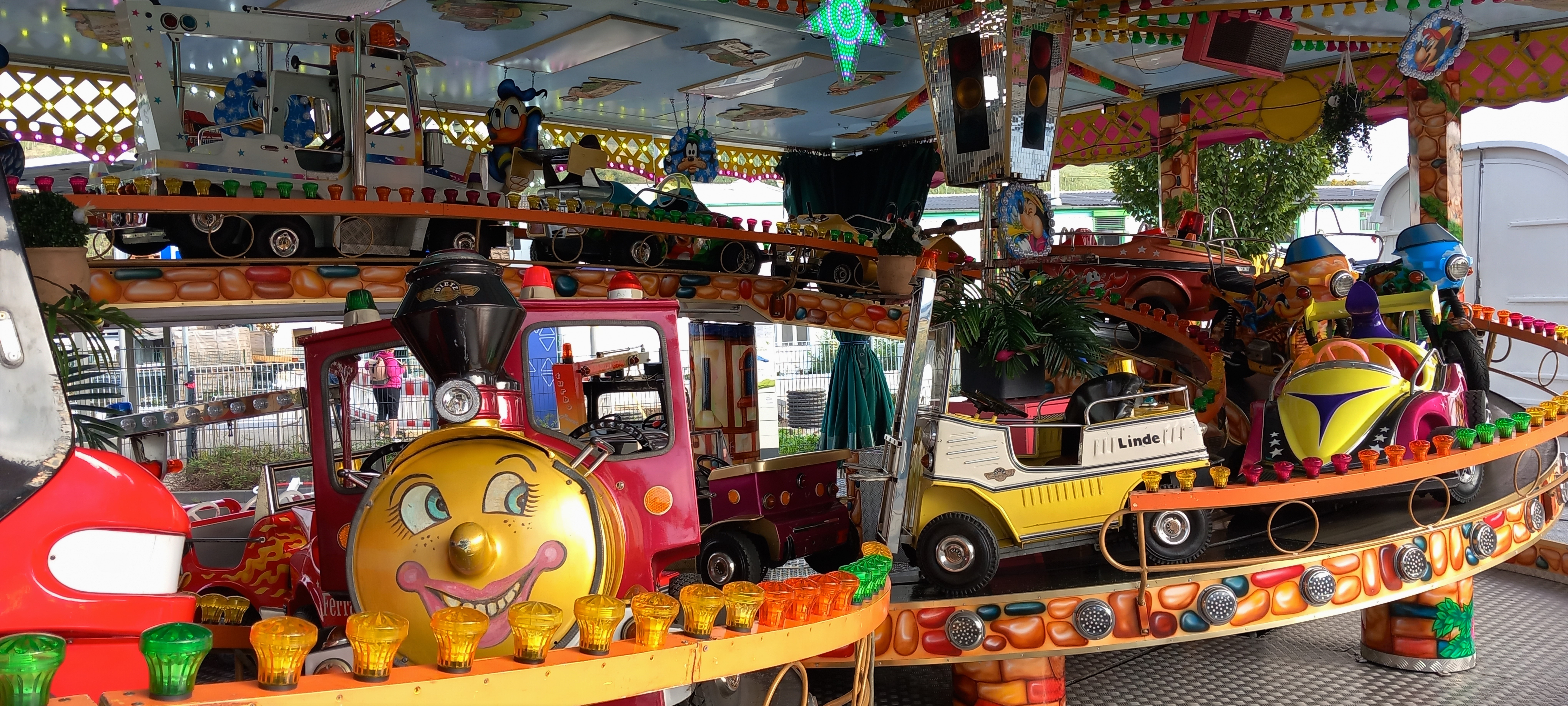 
Kinderkarussell in Neuenahr
	